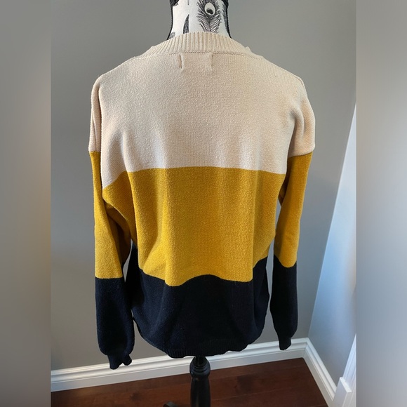 Dreamers Sweater - Picture 3 of 5